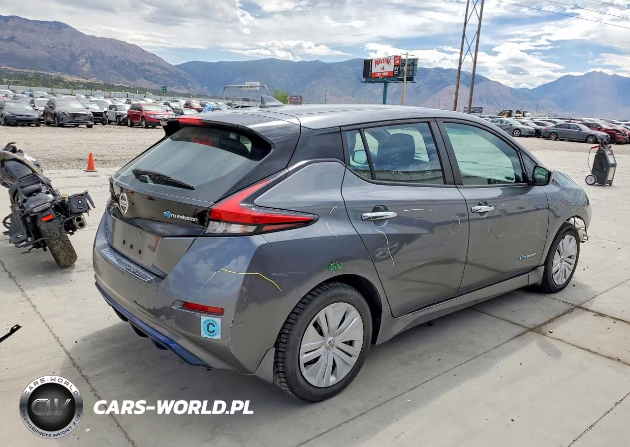 2018 Nissan Leaf S VIN:1N4AZ1CP9JC309948 - 3