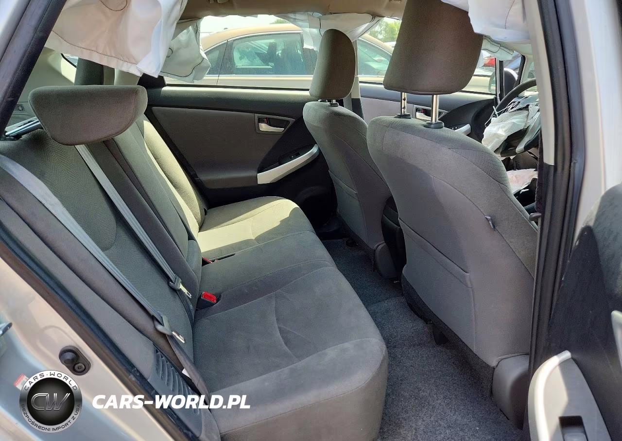 2015 Toyota Prius Two VIN:JTDKN3DU9F1992750 - 10