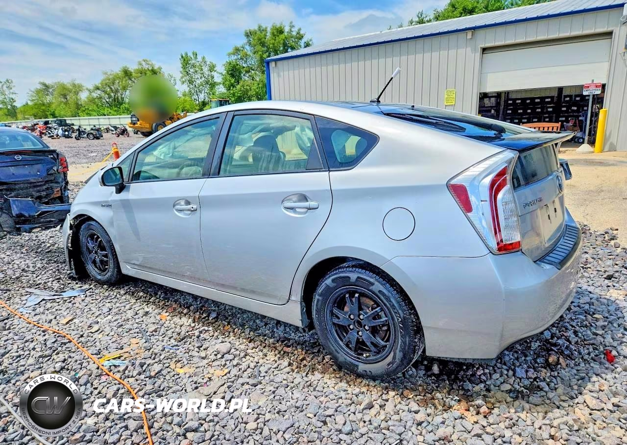 2015 Toyota Prius Two VIN:JTDKN3DU9F1992750 - 2