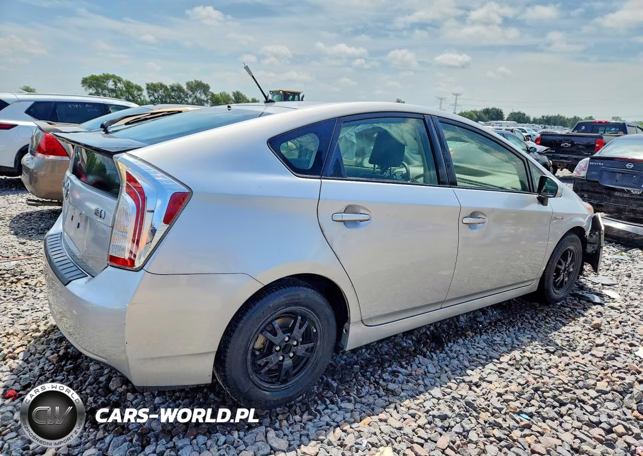 2015 Toyota Prius Two VIN:JTDKN3DU9F1992750 - 3