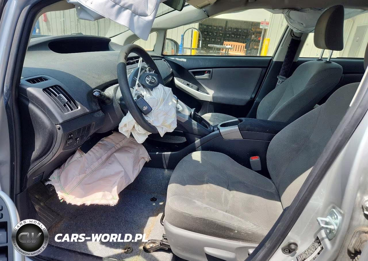 2015 Toyota Prius Two VIN:JTDKN3DU9F1992750 - 7