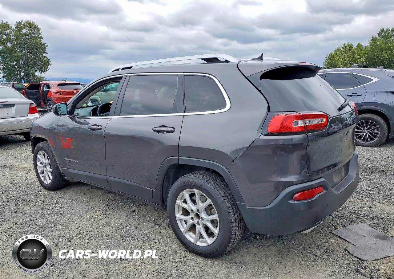 2015 Jeep Cherokee Latitude VIN:1C4PJLCS8FW596653 - 2