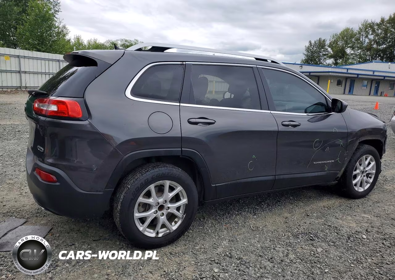 2015 Jeep Cherokee Latitude VIN:1C4PJLCS8FW596653 - 3