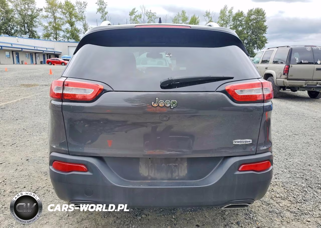 2015 Jeep Cherokee Latitude VIN:1C4PJLCS8FW596653 - 6