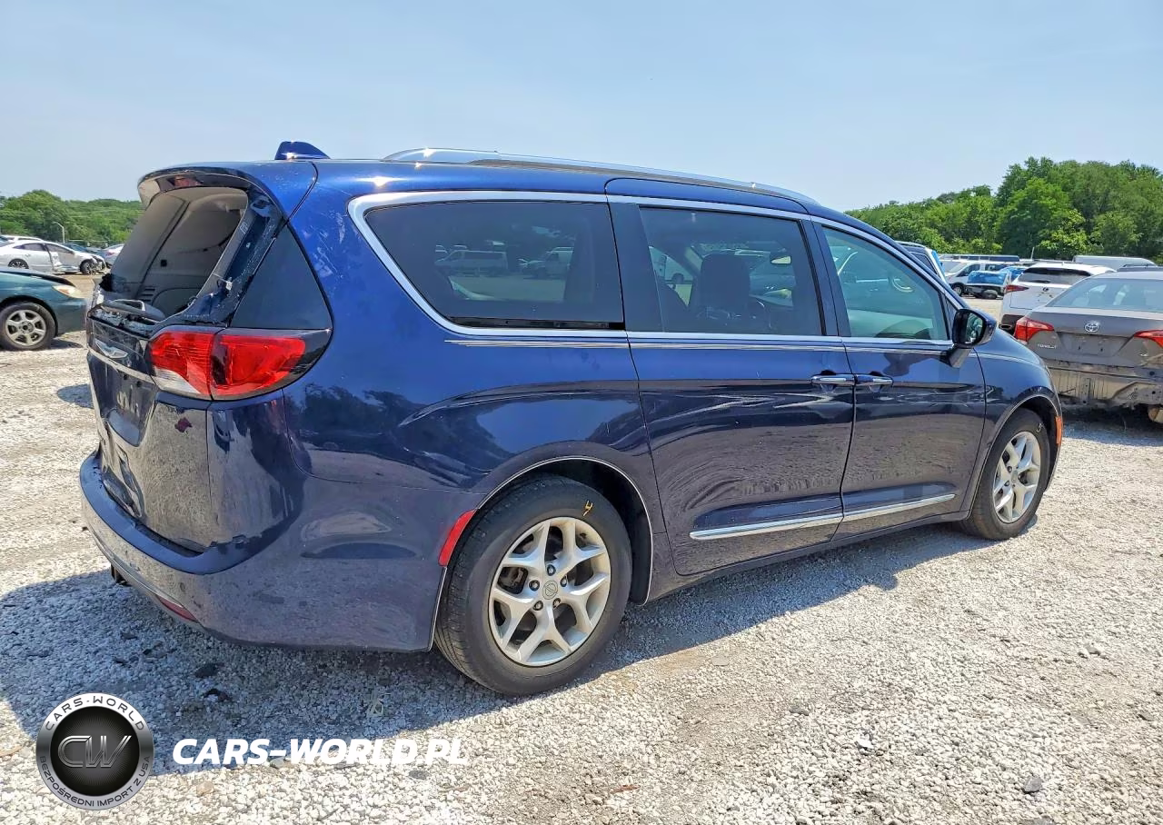 2018 Chrysler Pacifica Touring L Plus VIN:2C4RC1EG5JR189150 - 3