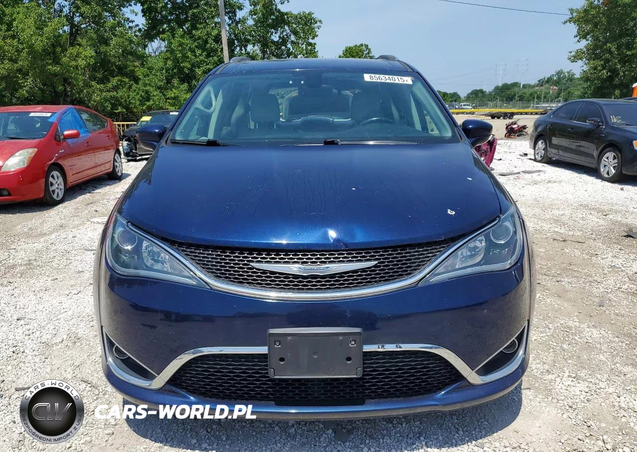 2018 Chrysler Pacifica Touring L Plus VIN:2C4RC1EG5JR189150 - 5