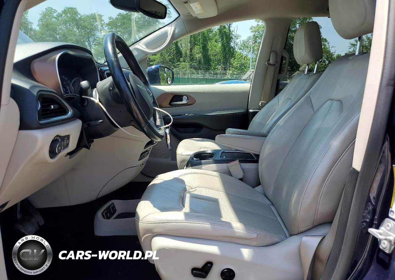 2018 Chrysler Pacifica Touring L Plus VIN:2C4RC1EG5JR189150 - 7