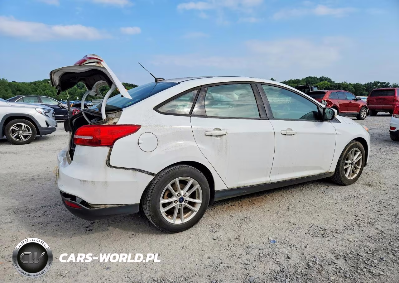 2017 Ford Focus Se VIN:1FADP3FE7HL260025 - 3