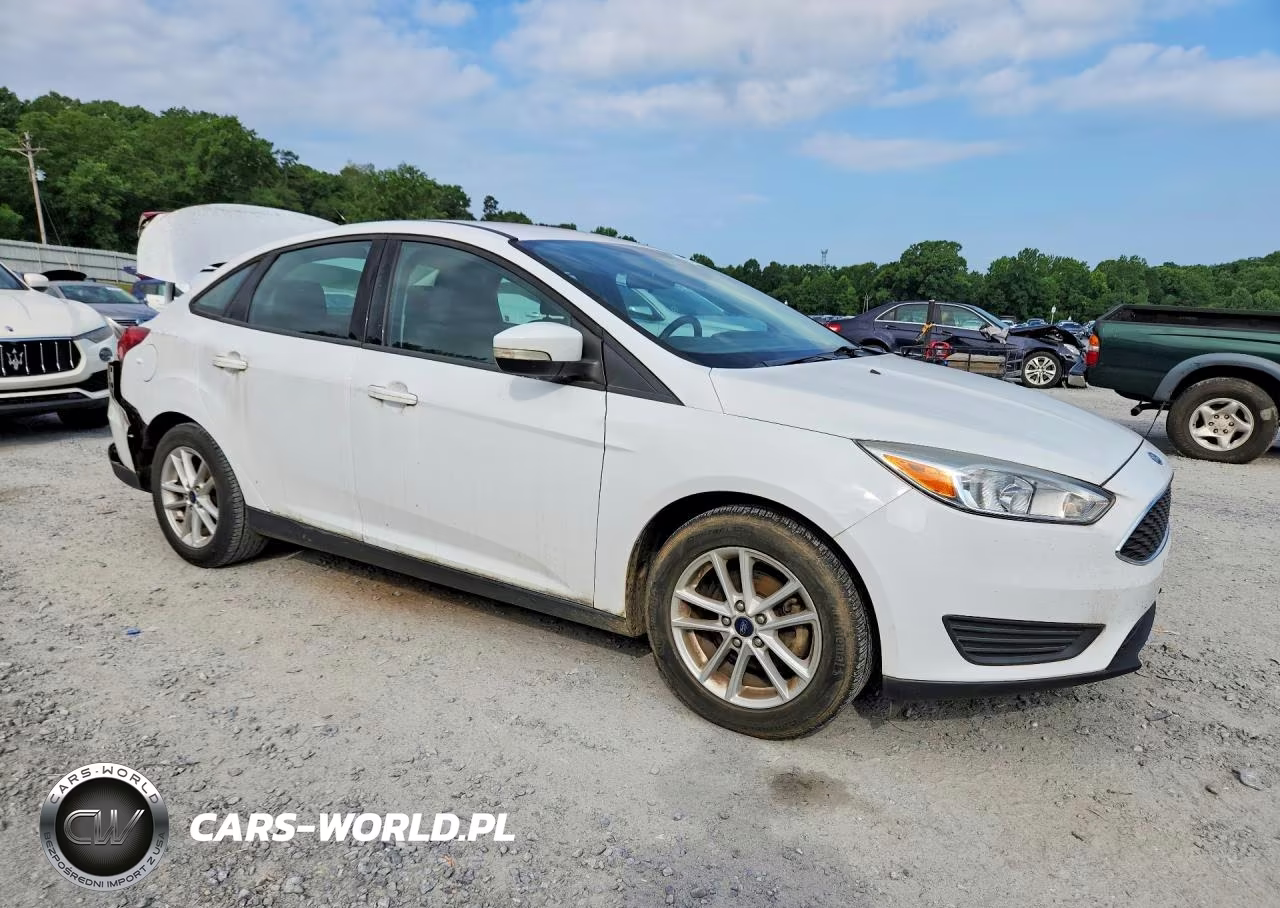 2017 Ford Focus Se VIN:1FADP3FE7HL260025 - 4