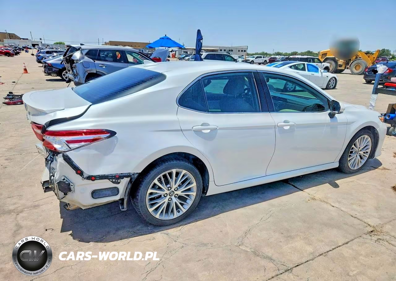 2019 Toyota Camry Xle VIN:4T1B11HK8KU747614 - 3