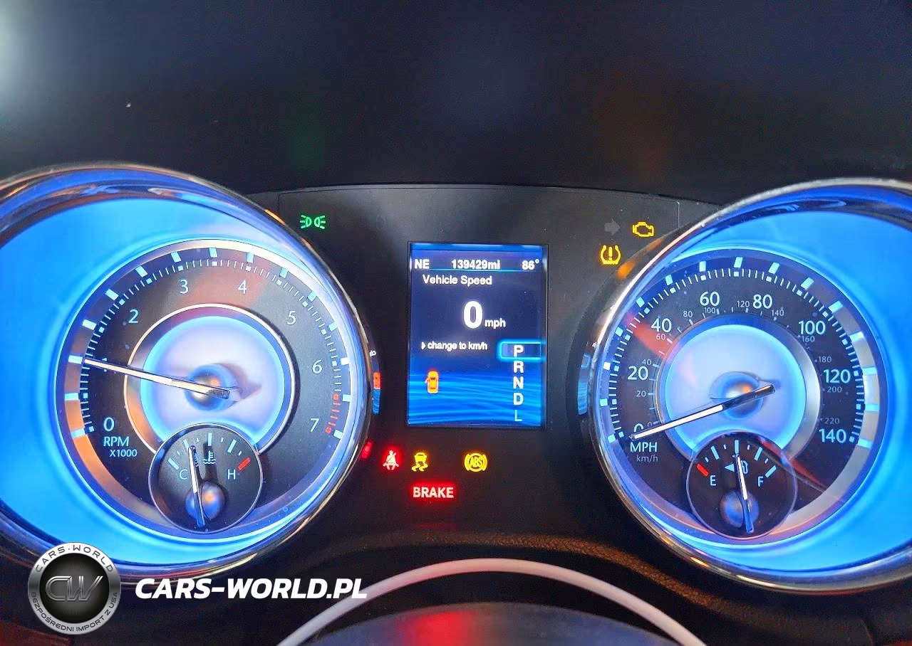 2014 Chrysler 300 VIN:2C3CCAAG4EH263024 - 9