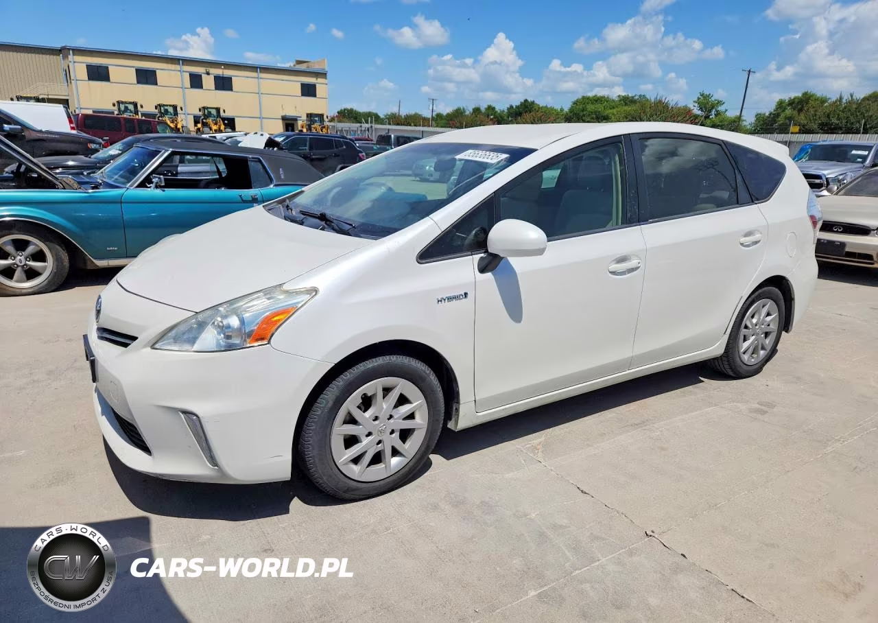2013 Toyota Prius V Two – zdjęcie 1 z 12
