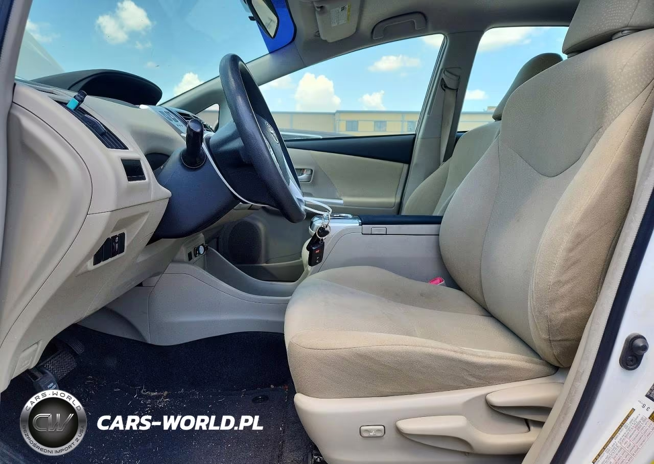 2013 Toyota Prius V Two VIN:JTDZN3EU5D3205338 - 7