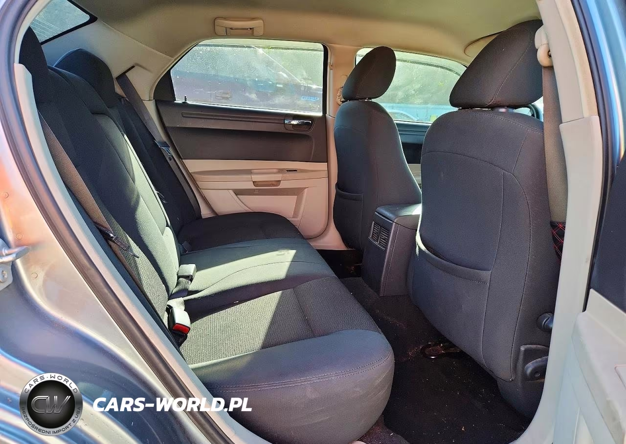 2007 Chrysler 300 VIN:2C3KA43R17H689208 - 10