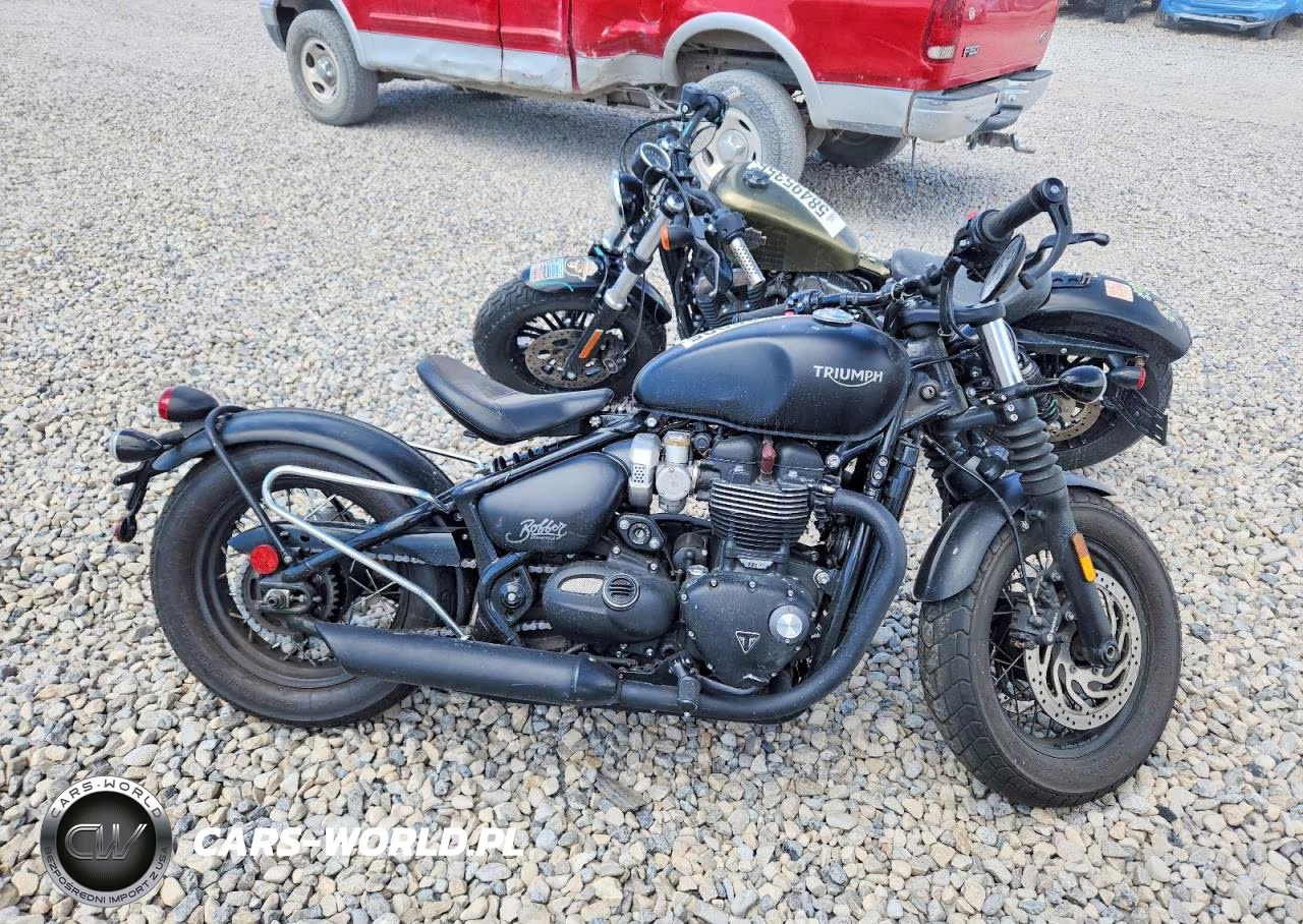 2019 Triumph Motorcycle Bonneville Bobber Black – zdjęcie 1 z 9