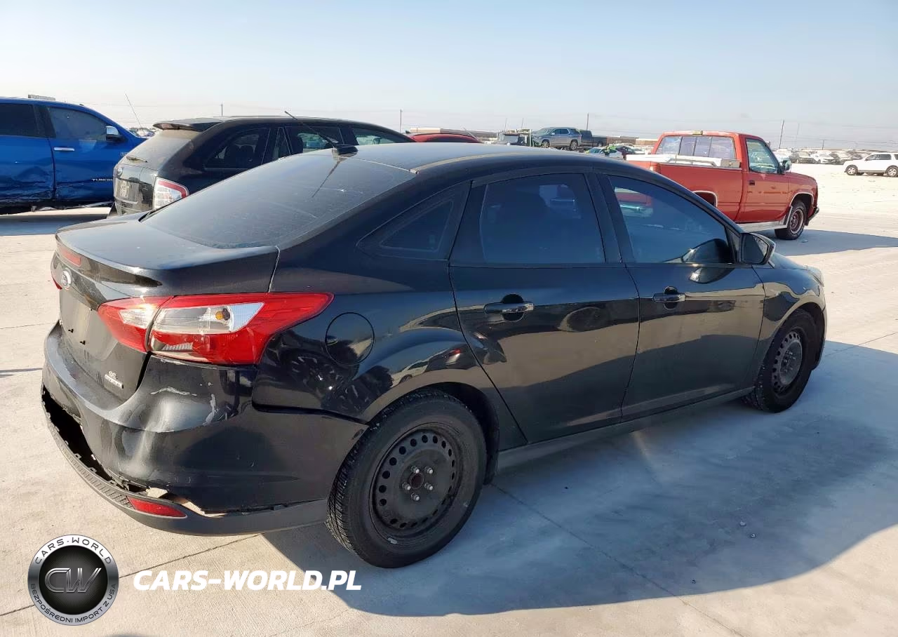 2012 Ford Focus Se VIN:1FAHP3F24CL466547 - 3