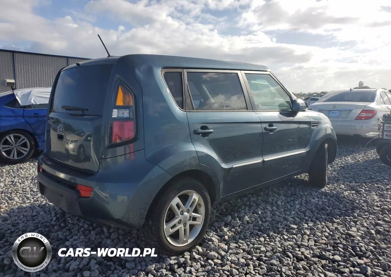 2011 Kia Soul + VIN:KNDJT2A24B7309360 - 3