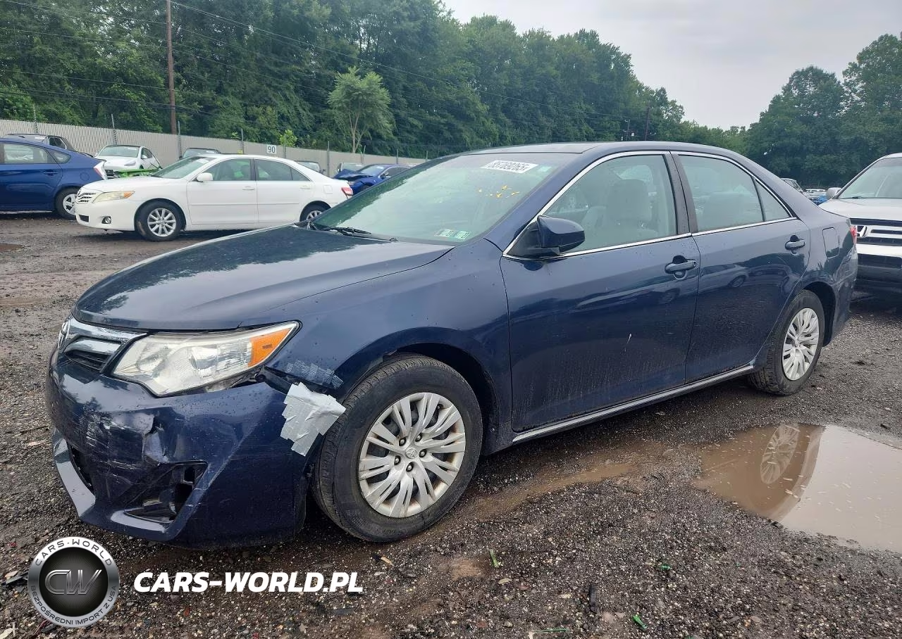 2014 Toyota Camry Le – zdjęcie 1 z 12