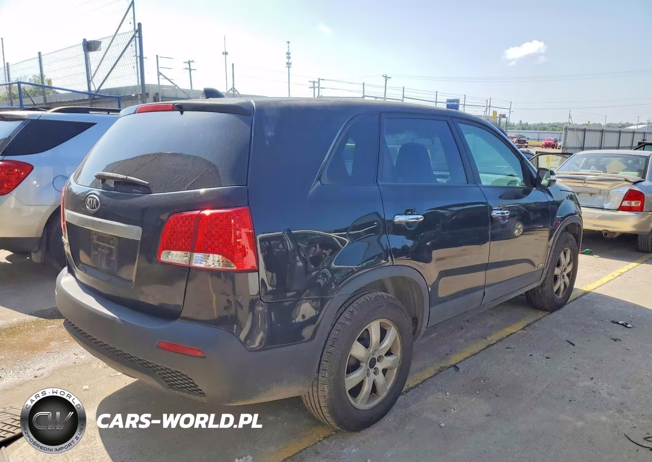 2011 Kia Sorento Lx VIN:5XYKTCA16BG007864 - 3