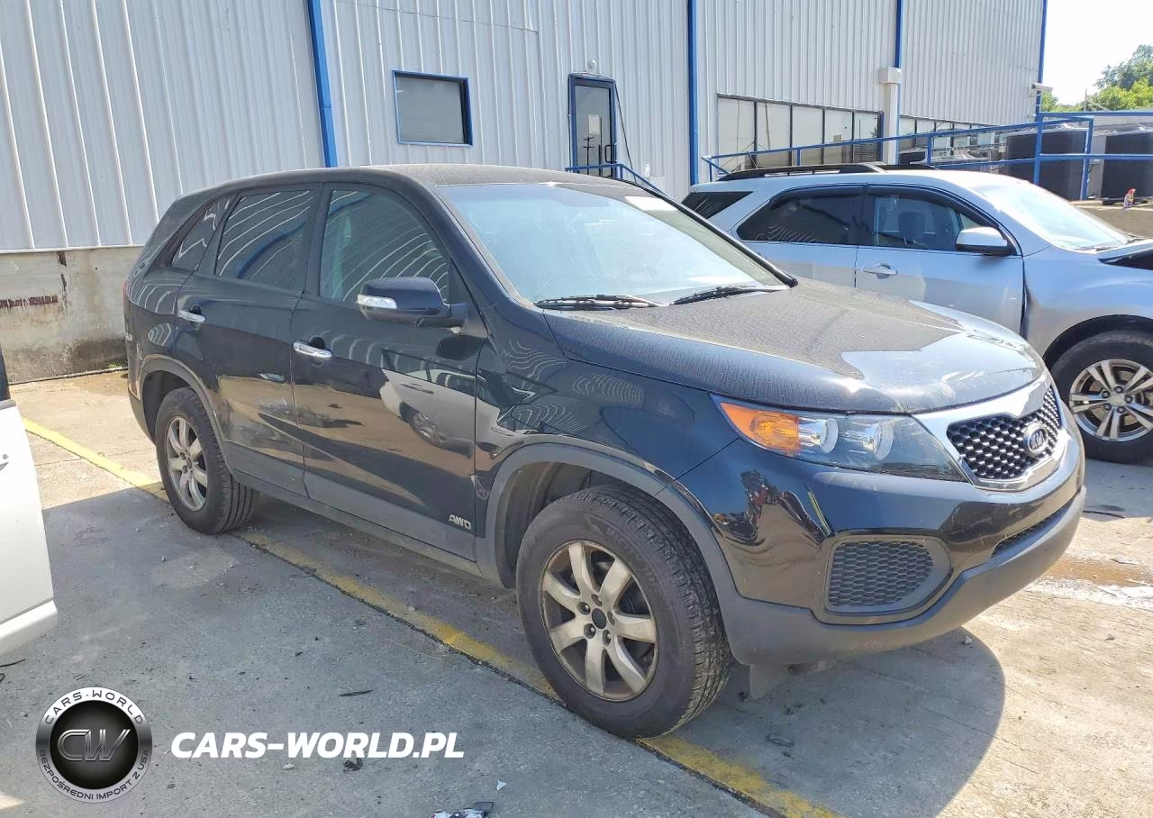 2011 Kia Sorento Lx VIN:5XYKTCA16BG007864 - 4