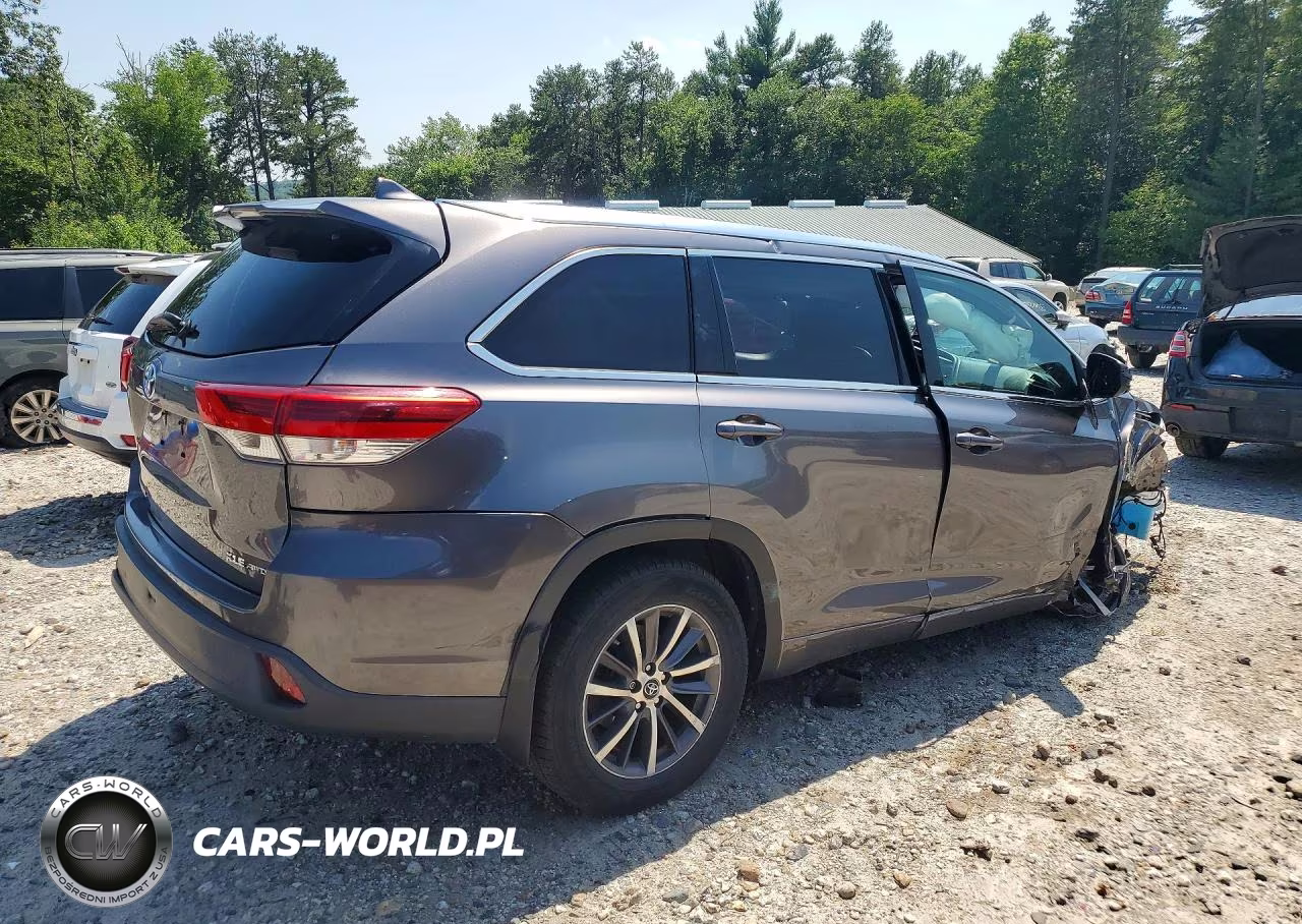 2017 Toyota Highlander Xle VIN:5TDJZRFH8HS468689 - 3
