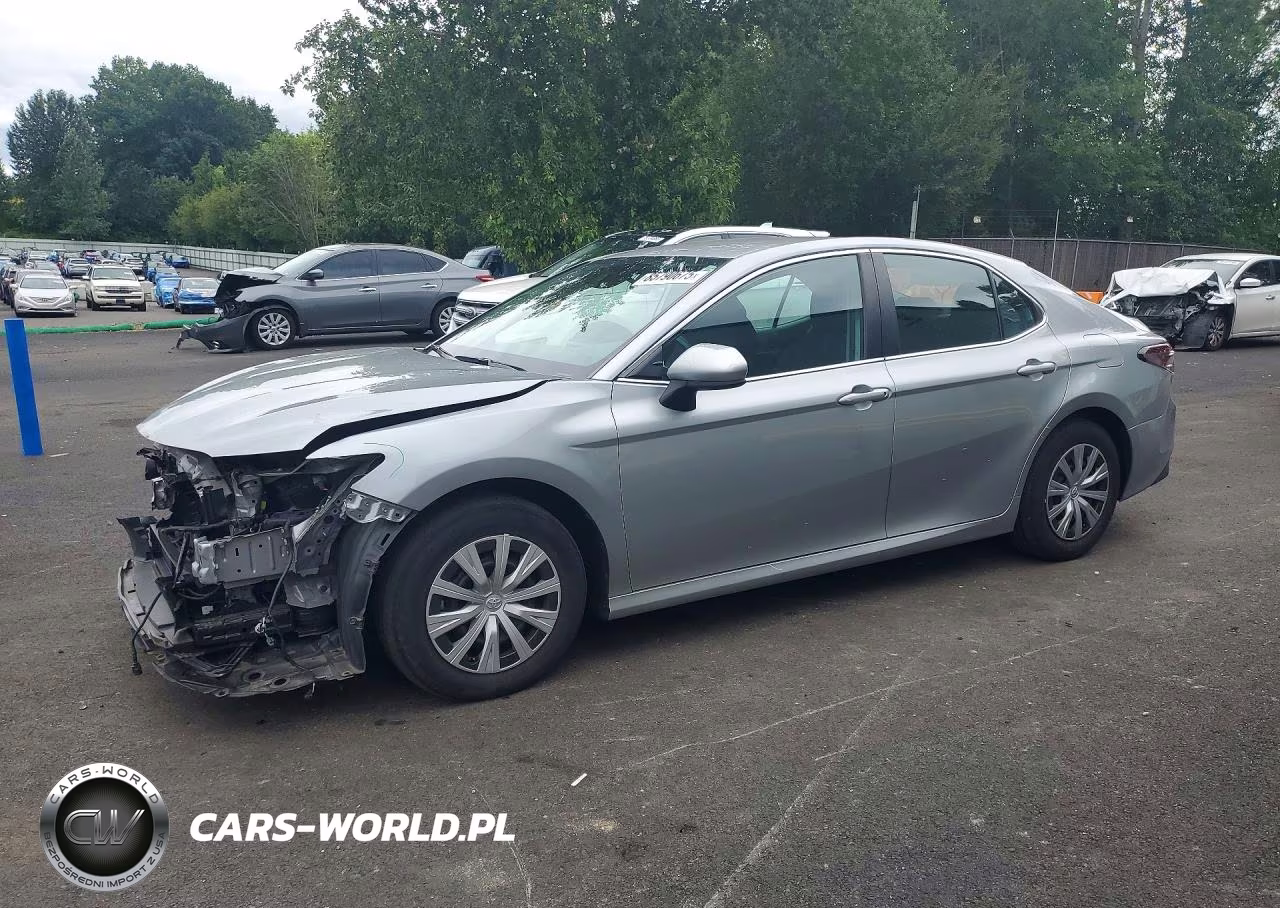 2022 Toyota Camry Le – zdjęcie 1 z 12
