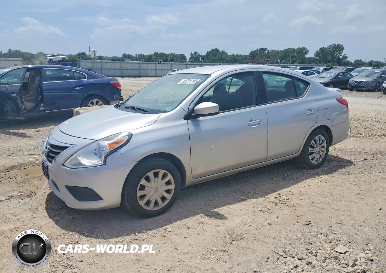 2016 Nissan Versa S – zdjęcie 1 z 12