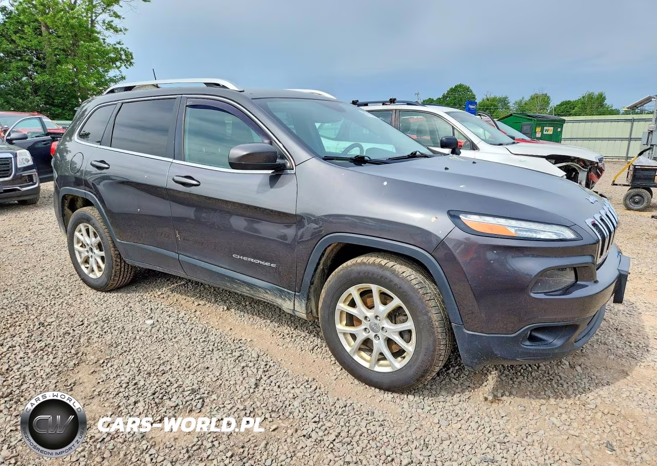 2016 Jeep Cherokee Latitude VIN:1C4PJMCS2GW170349 - 4