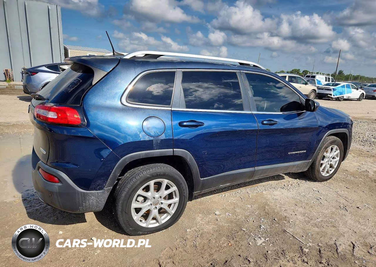 2018 Jeep Cherokee Latitude VIN:1C4PJLCB4JD551682 - 3