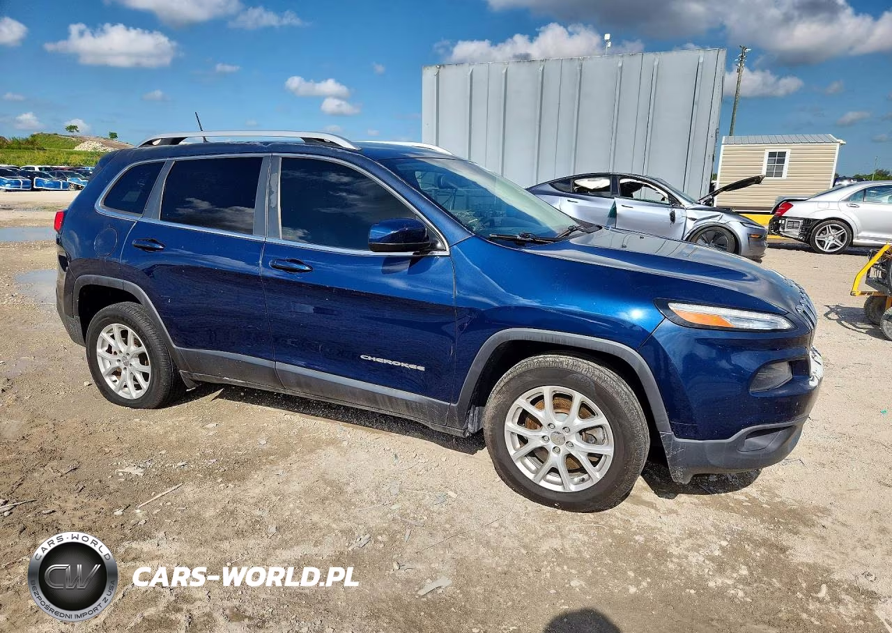 2018 Jeep Cherokee Latitude VIN:1C4PJLCB4JD551682 - 4
