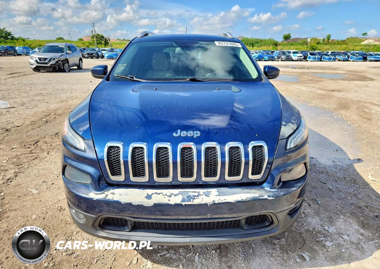 2018 Jeep Cherokee Latitude VIN:1C4PJLCB4JD551682 - 5