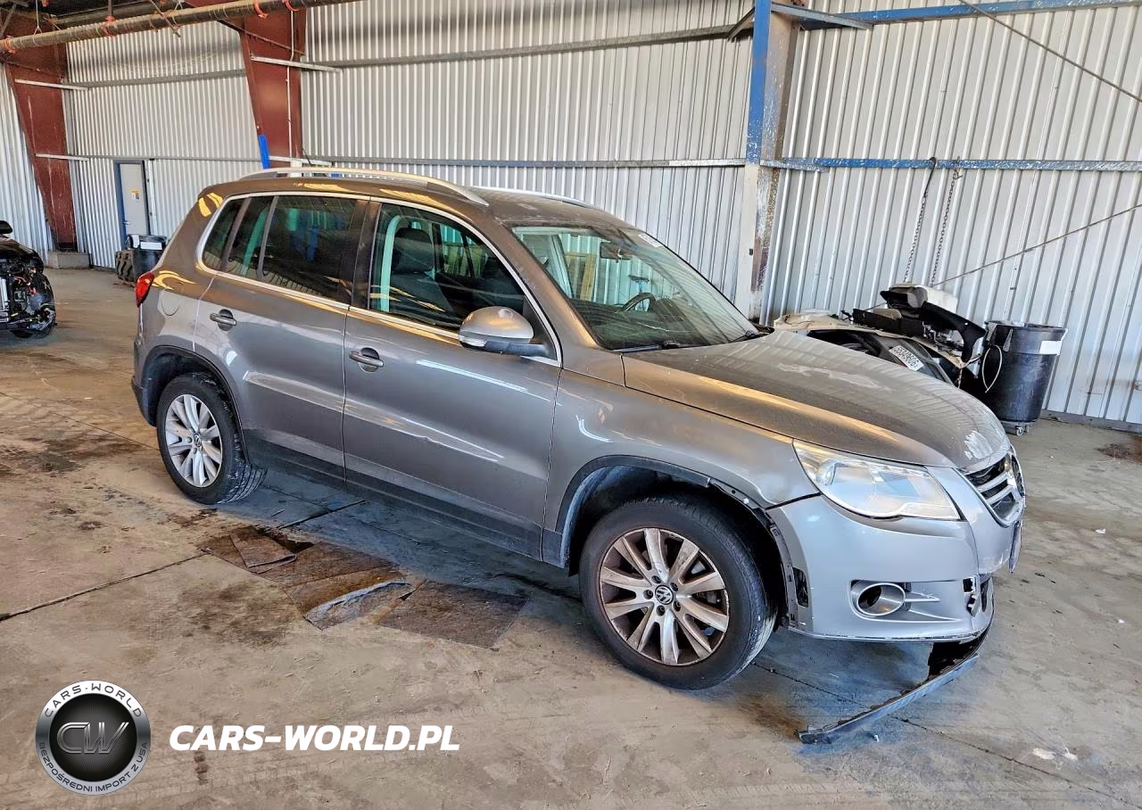 2009 Volkswagen Tiguan VIN:WVGAV75N29W000512 - 4