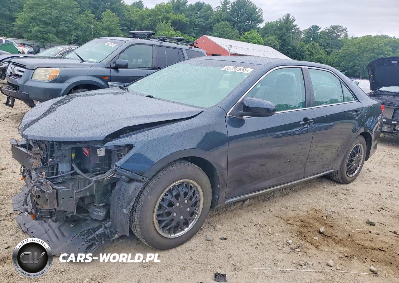 2014 Toyota Camry Le – zdjęcie 1 z 12