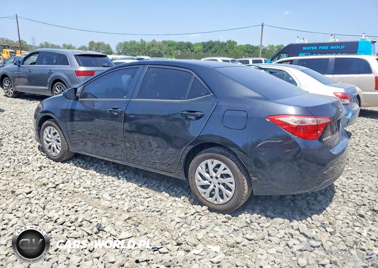 2018 Toyota Corolla Le VIN:5YFBURHE3JP756267 - 2