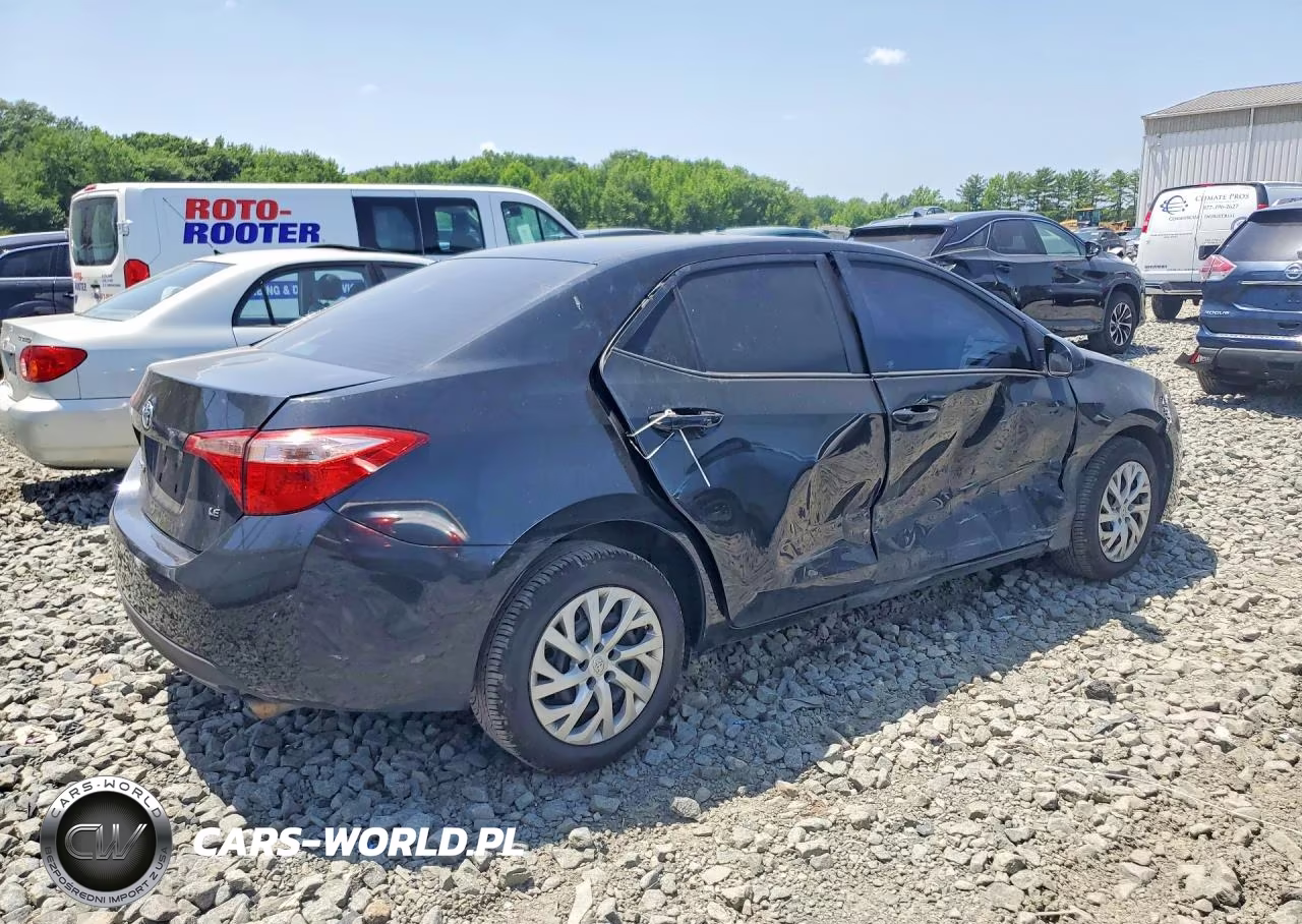 2018 Toyota Corolla Le VIN:5YFBURHE3JP756267 - 3