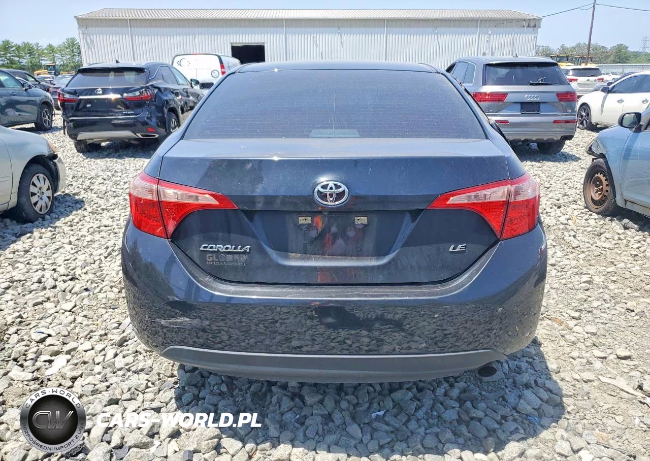 2018 Toyota Corolla Le VIN:5YFBURHE3JP756267 - 6