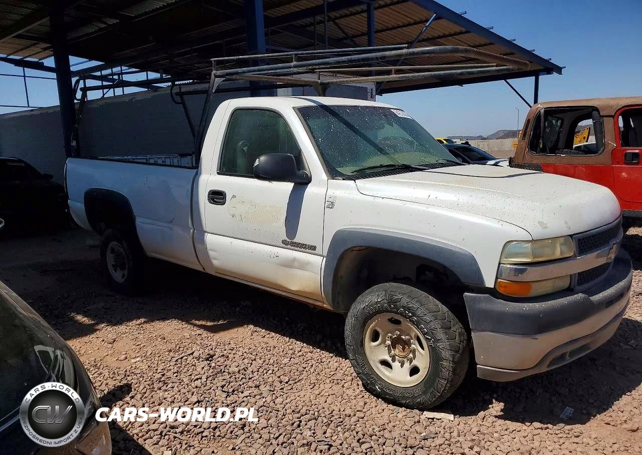 2002 Chevrolet Silverado C2500 Heavy Duty VIN:1GCHC24U82E137485 - 4