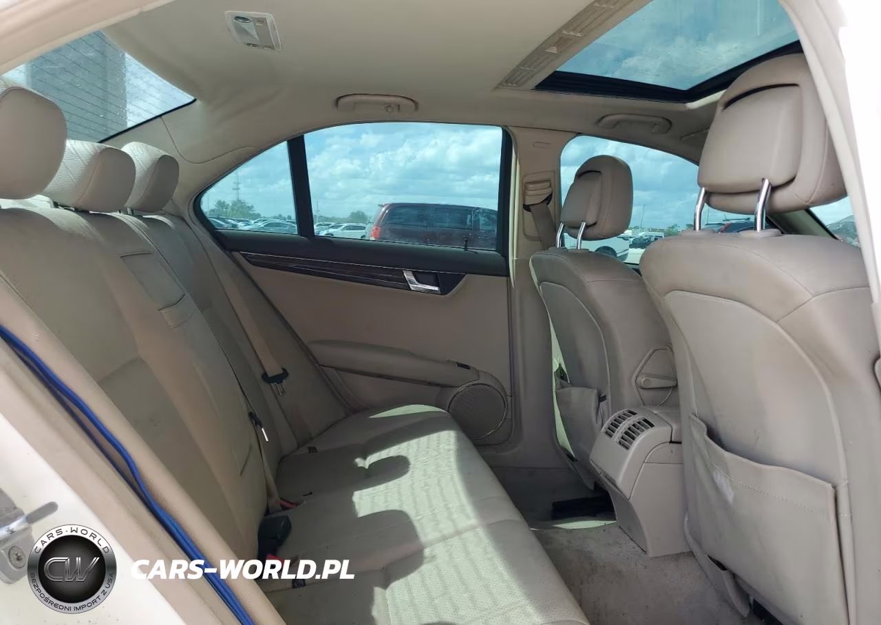 2011 Mercedes-Benz C 300 4Matic VIN:WDDGF8BB1BR133171 - 10