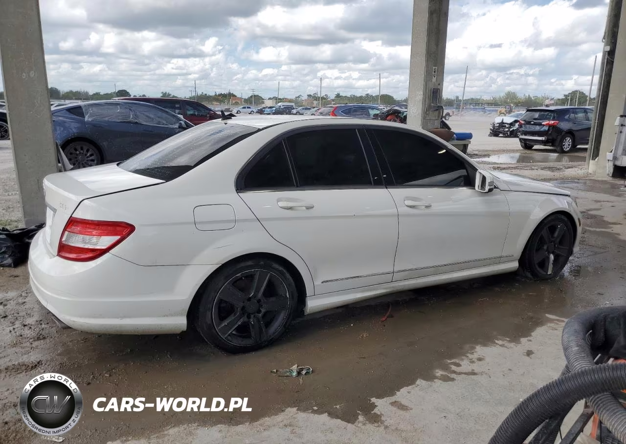 2011 Mercedes-Benz C 300 4Matic VIN:WDDGF8BB1BR133171 - 3