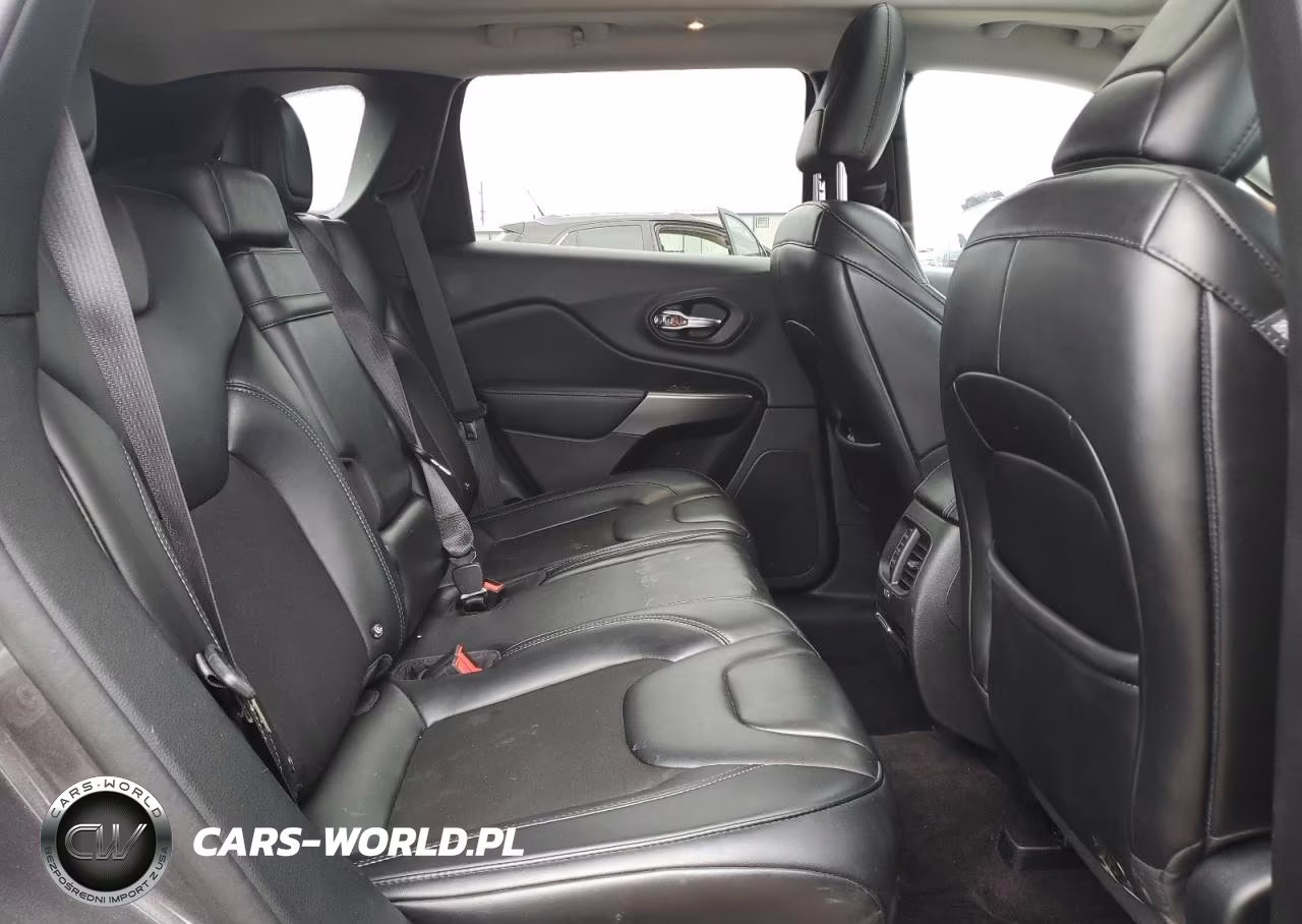 2019 Jeep Cherokee Latitude Plus VIN:1C4PJMLB9KD167095 - 10
