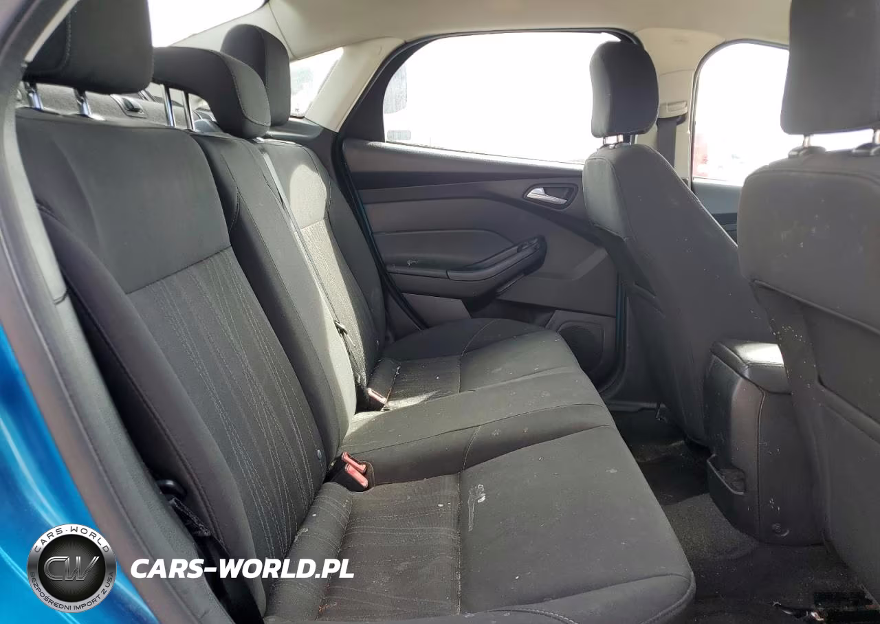 2017 Ford Focus Se VIN:1FADP3F23HL201558 - 10