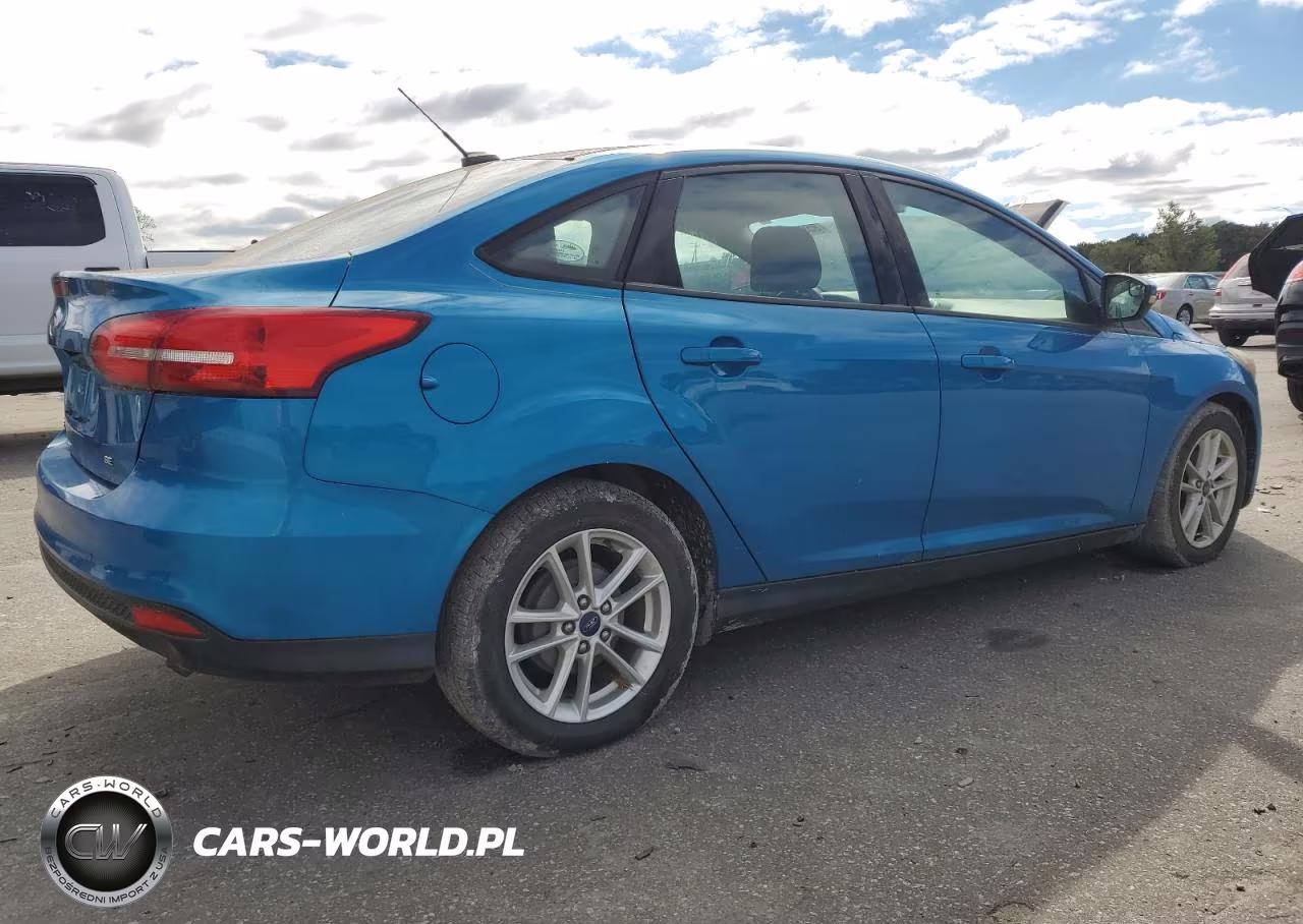 2017 Ford Focus Se VIN:1FADP3F23HL201558 - 3