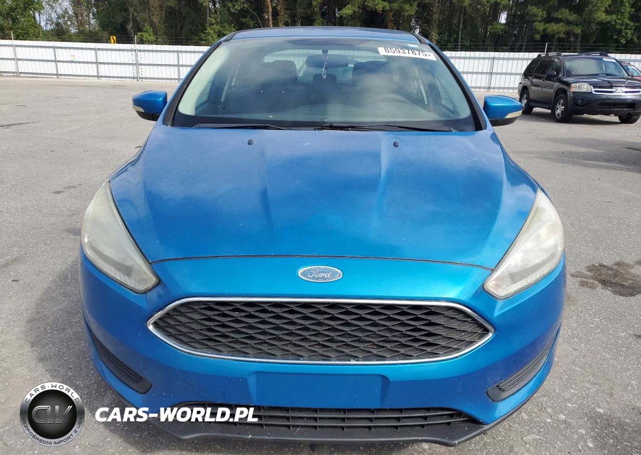 2017 Ford Focus Se VIN:1FADP3F23HL201558 - 5