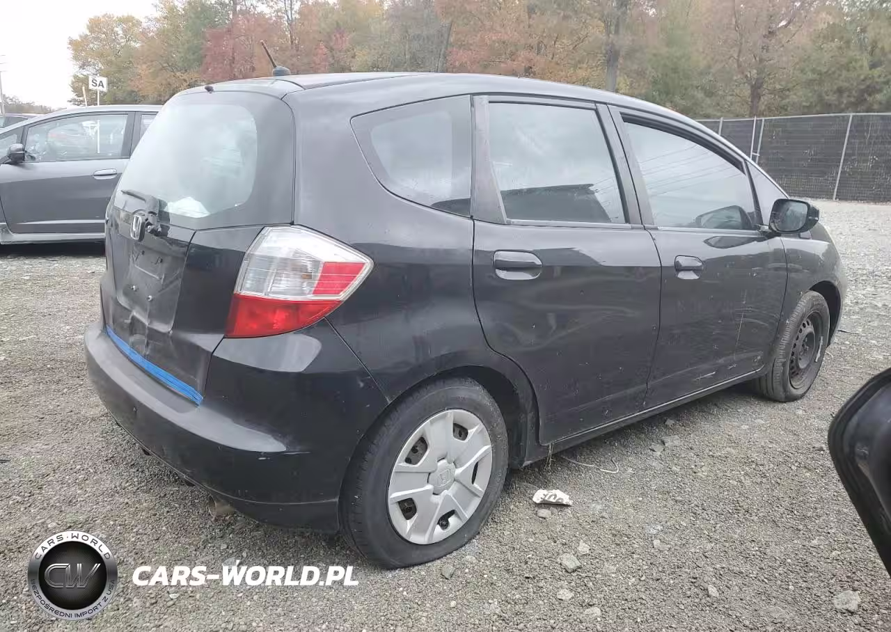 2013 Honda Fit VIN:JHMGE8H37DC005308 - 3