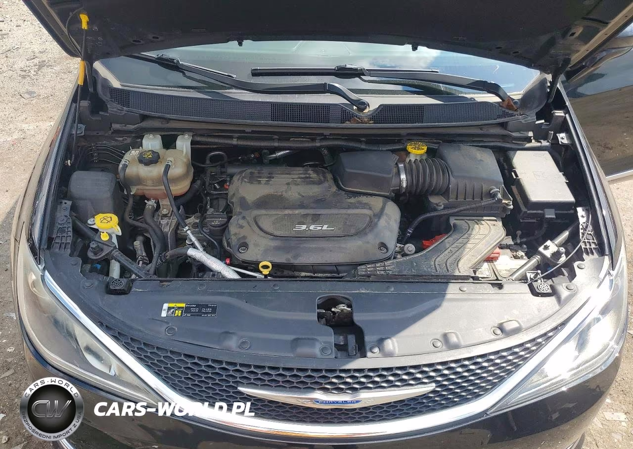 2018 Chrysler Pacifica Touring L VIN:2C4RC1BGXJR317886 - 12