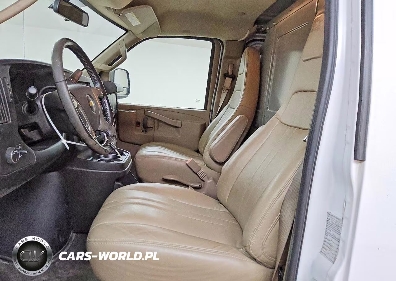 2019 Chevrolet Express G2500 VIN:1GCWGAFP9K1369517 - 7