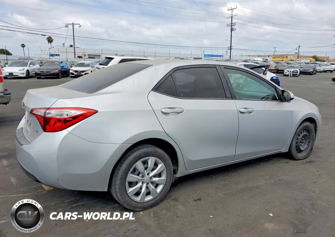2016 Toyota Corolla Le VIN:5YFBURHE5GP518607 - 3