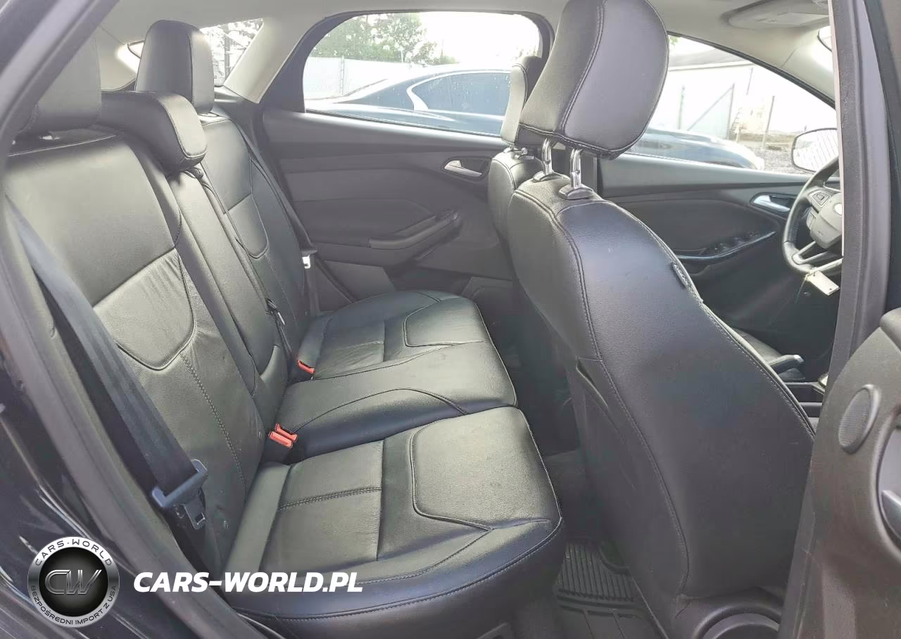 2017 Ford Focus Titanium VIN:1FADP3N29HL253441 - 10