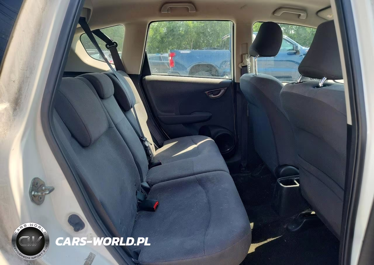 2013 Honda Fit VIN:JHMGE8H3XDC067155 - 10