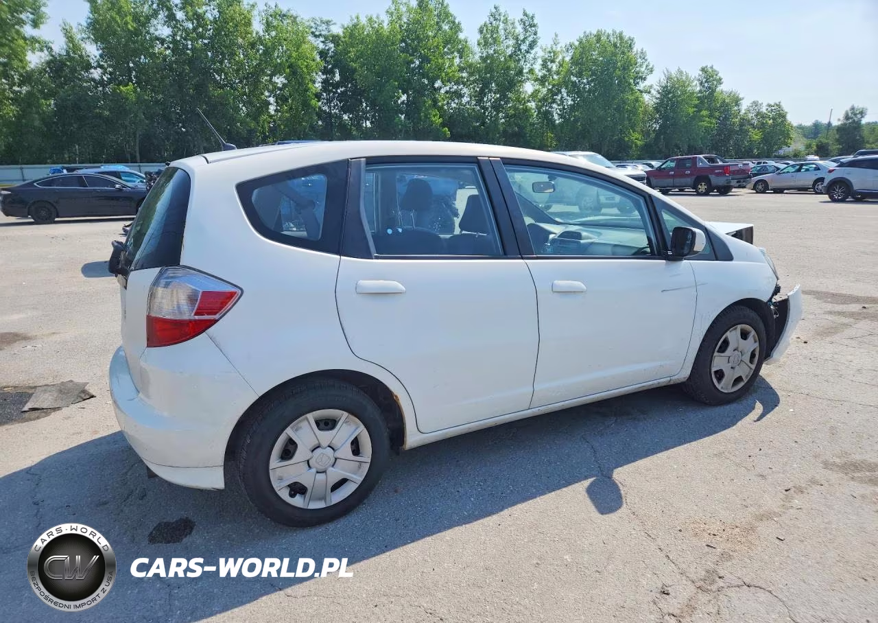 2013 Honda Fit VIN:JHMGE8H3XDC067155 - 3